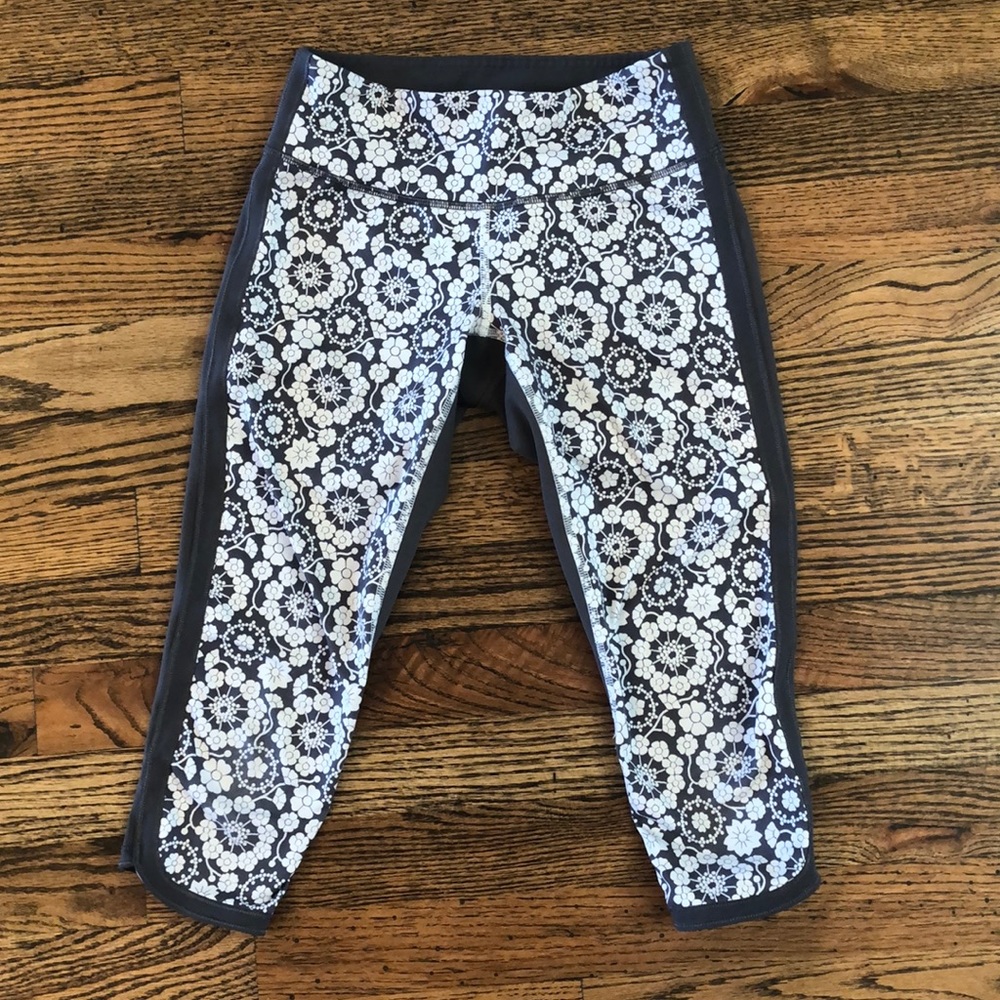 Lululemon crops- size 4
